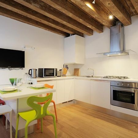 The Lion'S House Apt1 Венеция Стая снимка