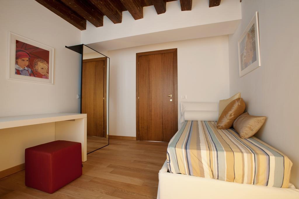 The Lion'S House Apt1 Венеция Стая снимка